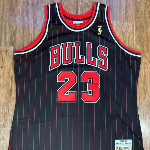 M & N Michael Jordan Chicago Bulls 1996/97 Authentic Jersey Pin Stripe Size 48